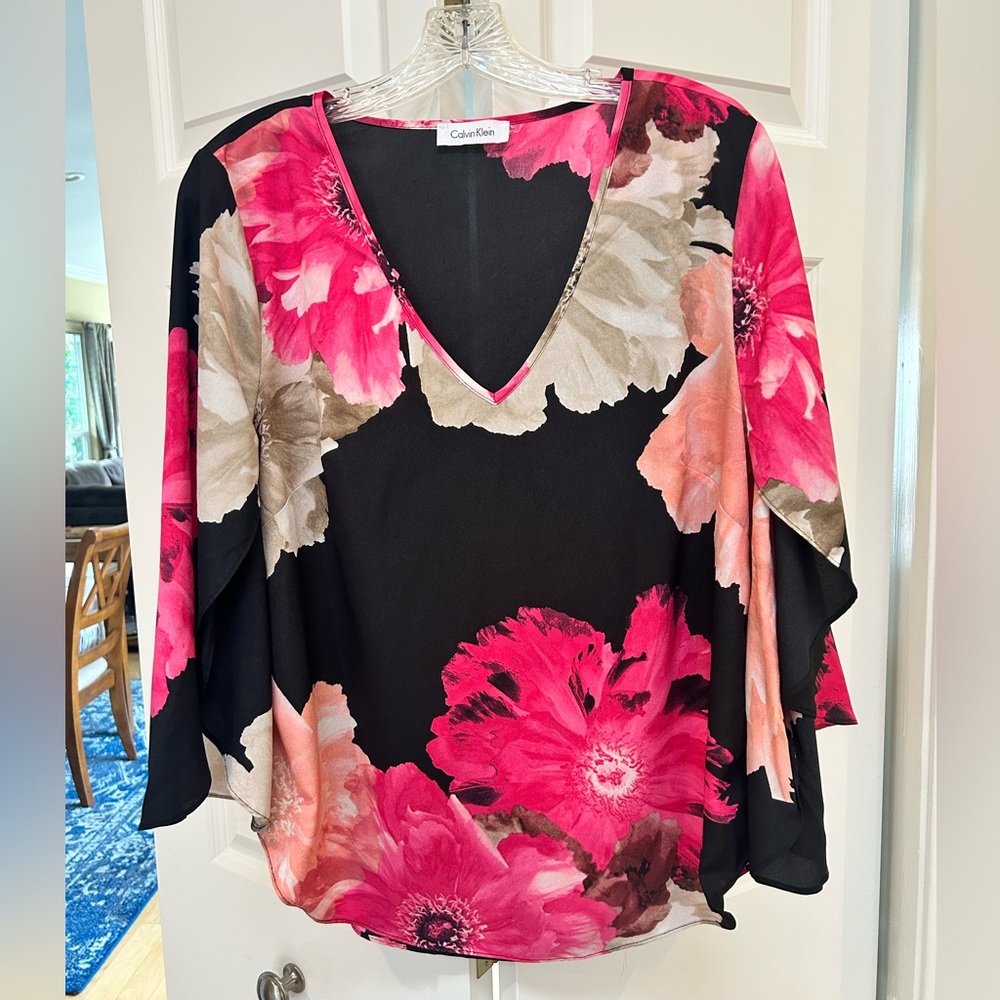 Calvin Klein Women's V-Neck Floral Blouse - Black and Pink